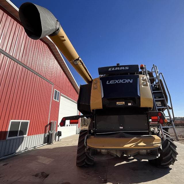 Image of CLAAS LEXION 760 equipment image 3