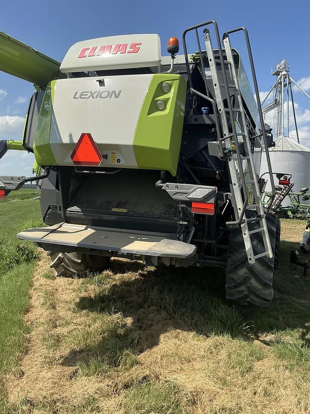 Image of CLAAS Lexion 8600 equipment image 1