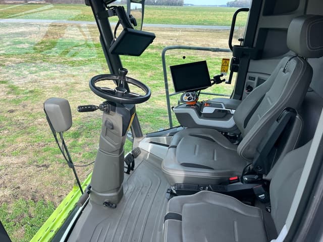 Image of CLAAS Lexion 8700 equipment image 3