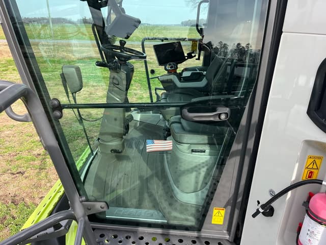 Image of CLAAS Lexion 8700 equipment image 2