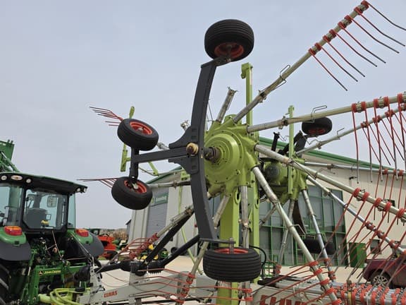 Image of CLAAS Liner 2700 equipment image 4