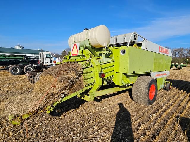 Image of CLAAS Quadrant 1200RC equipment image 3