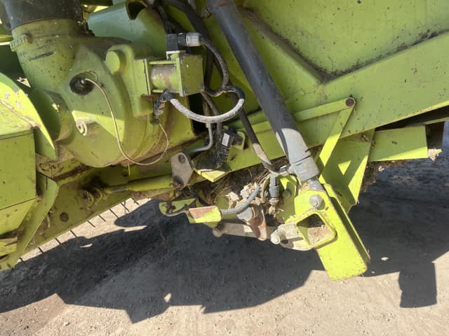 Image of CLAAS Quadrant 2200 equipment image 4