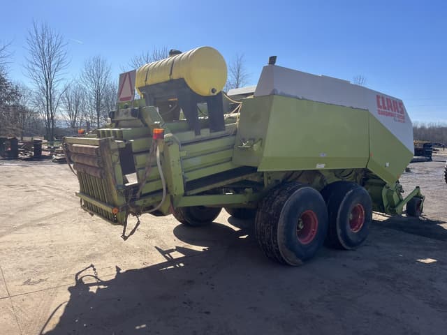 Image of CLAAS Quadrant 2200 equipment image 3