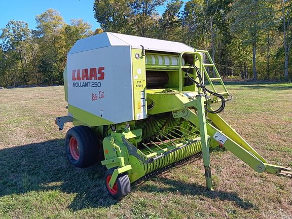 CLAAS Rollant 250 Equipment Image0
