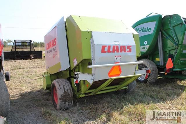 Image of CLAAS Rollant 250 equipment image 2