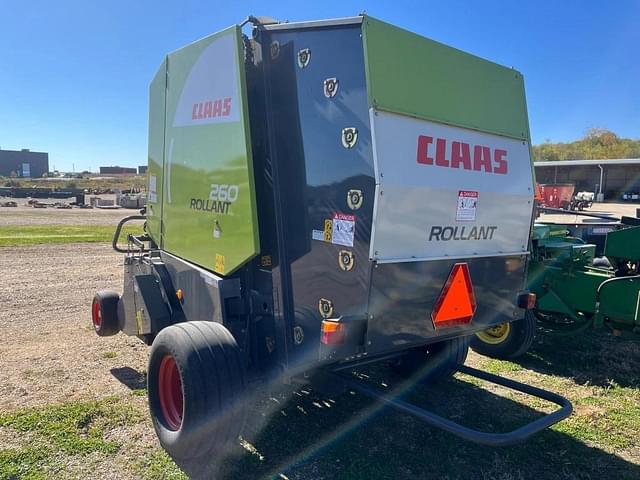 Image of CLAAS Rollant 260 equipment image 3