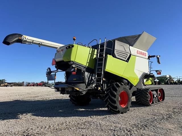 Image of CLAAS Trion 740 equipment image 4