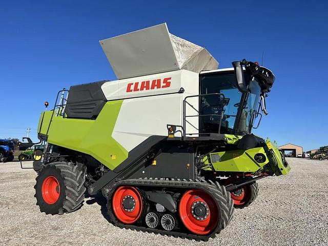 Image of CLAAS Trion 740 equipment image 1