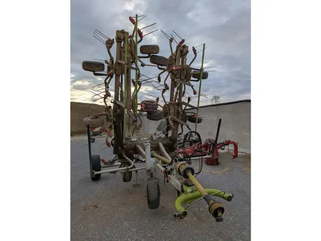 Image of CLAAS Volto 1100T equipment image 1