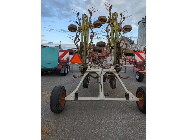 Image of CLAAS Volto 1100T equipment image 4