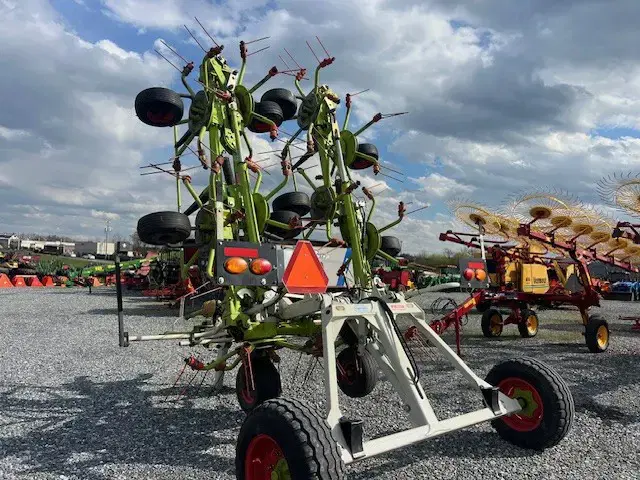 Image of CLAAS Volto 1100T equipment image 2