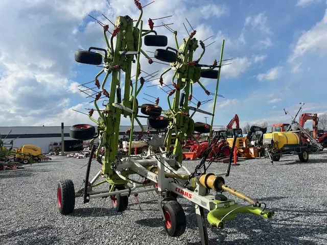 CLAAS Volto 1100T Equipment Image0