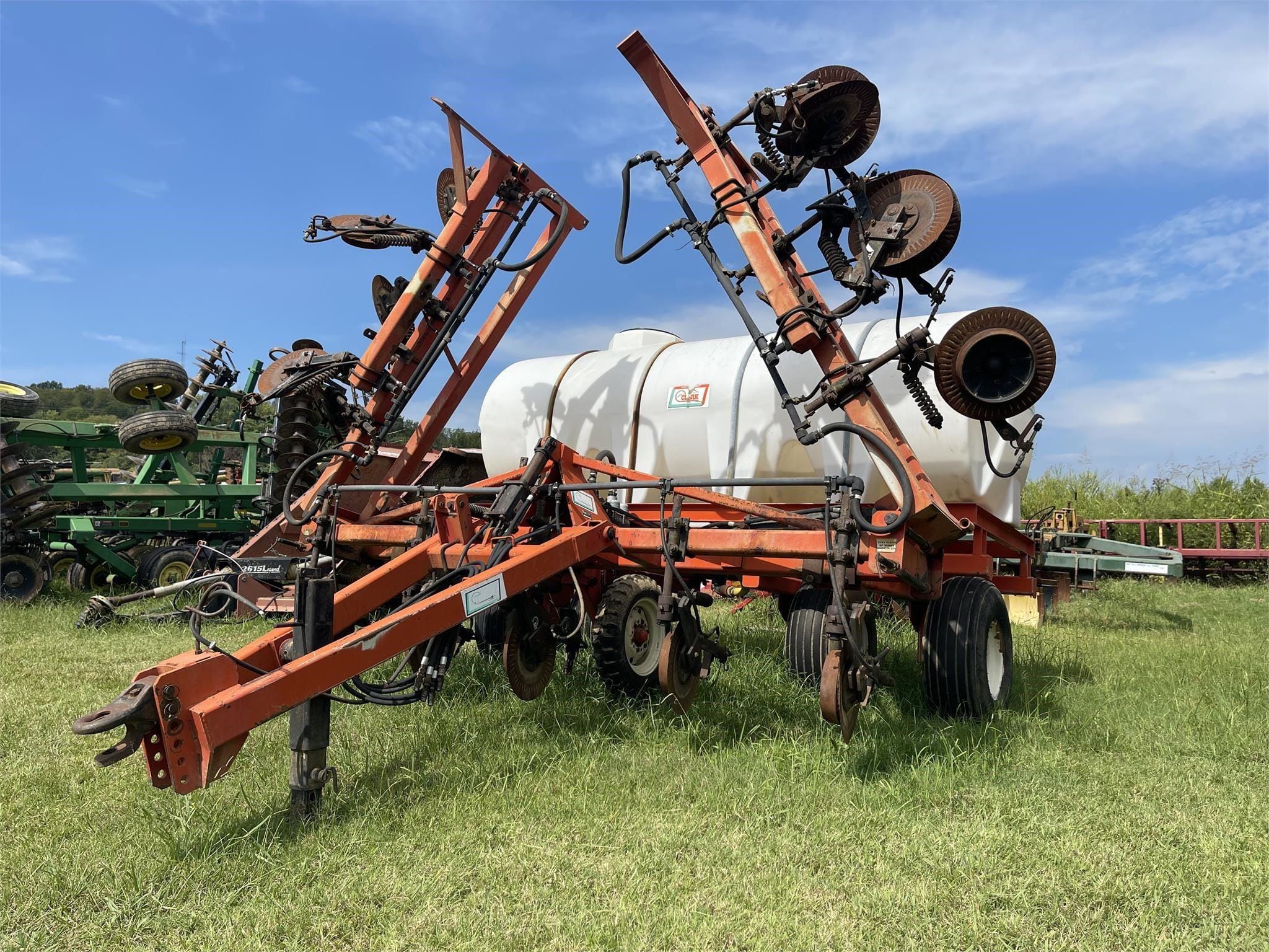 Clark 1000 Equipment Image0