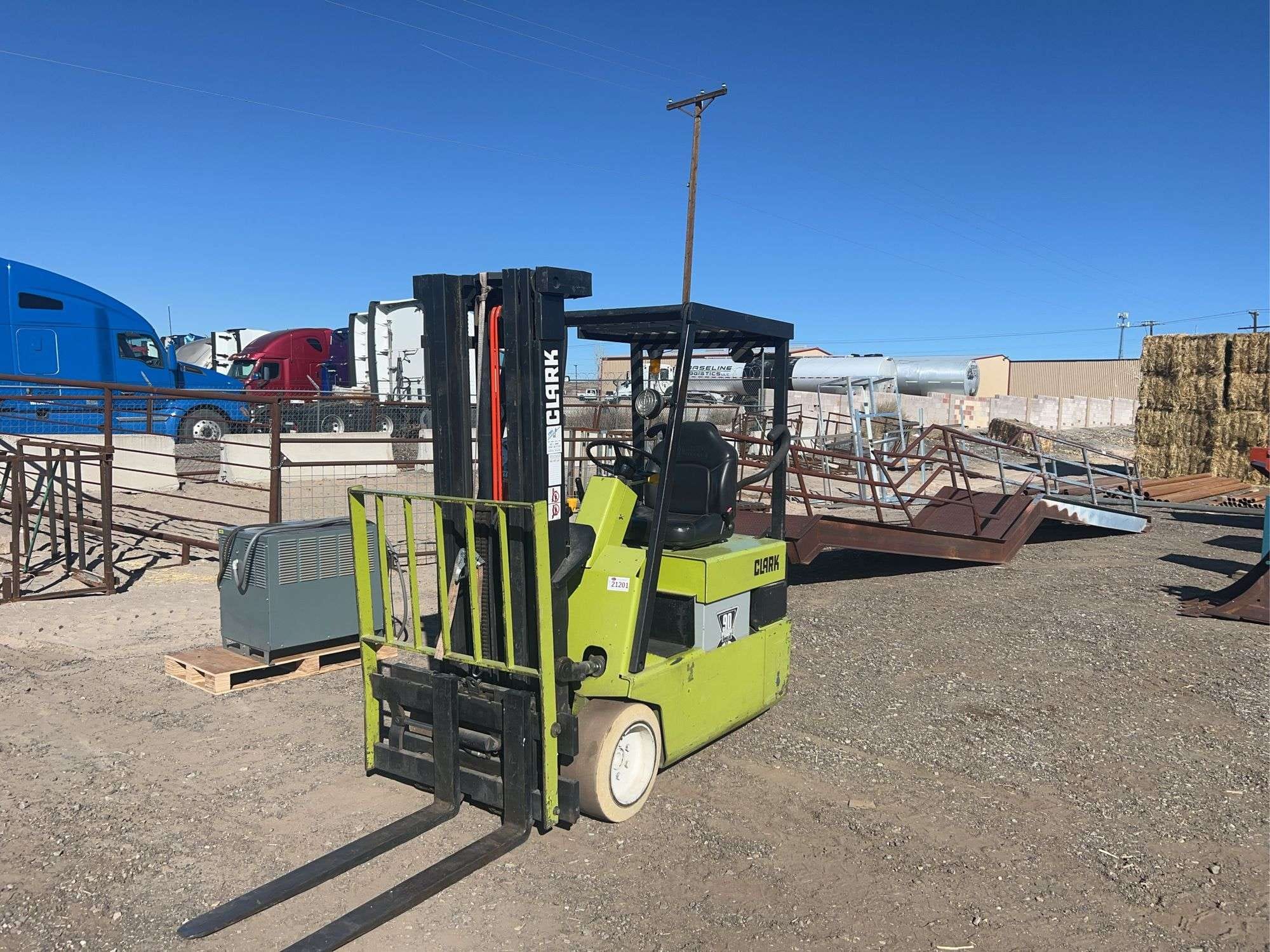 Clark TM20 Equipment Image0