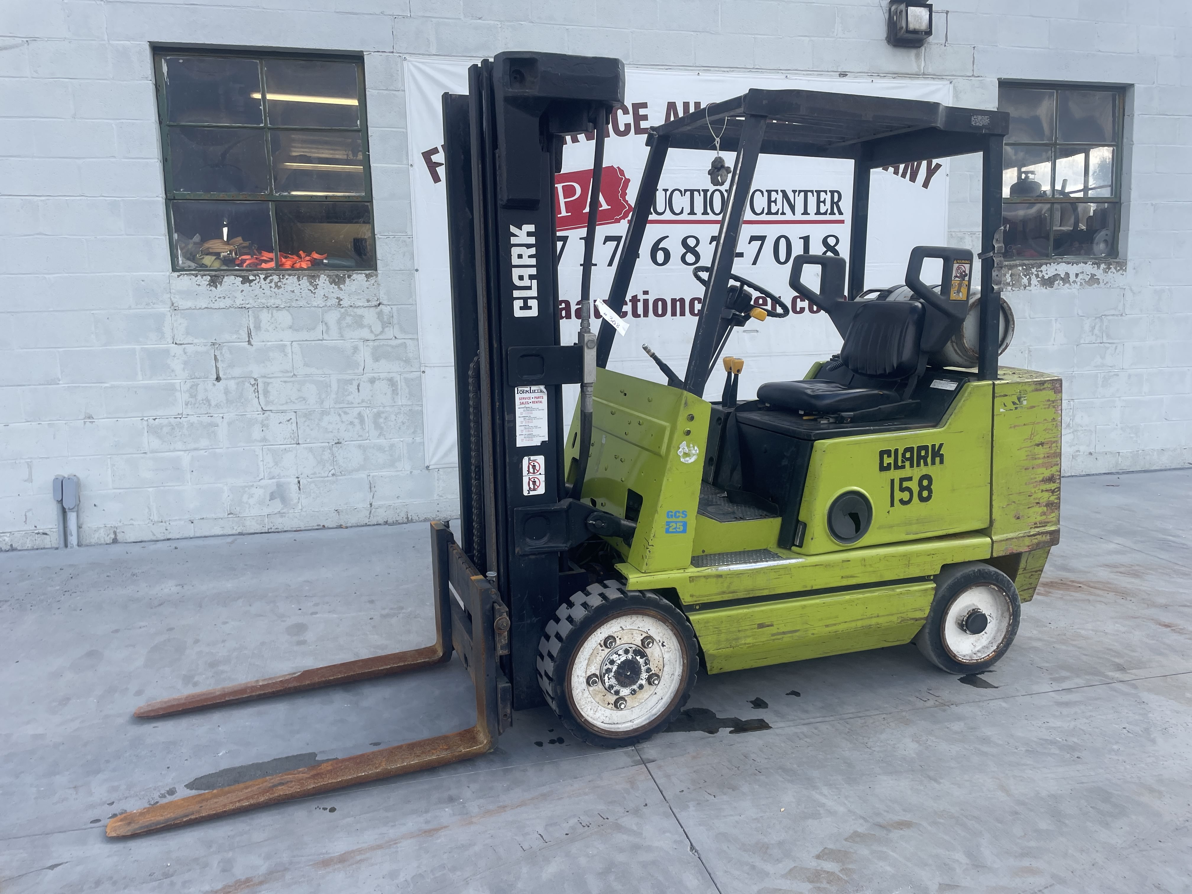 Clark GCS25MB Equipment Image0