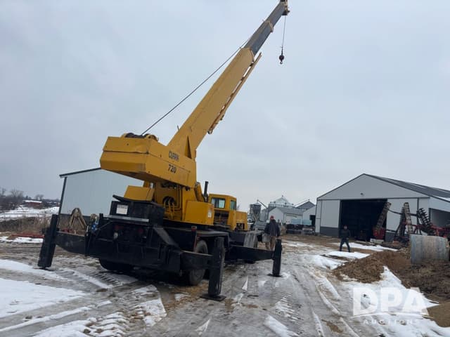 Image of Clark 720 equipment image 3