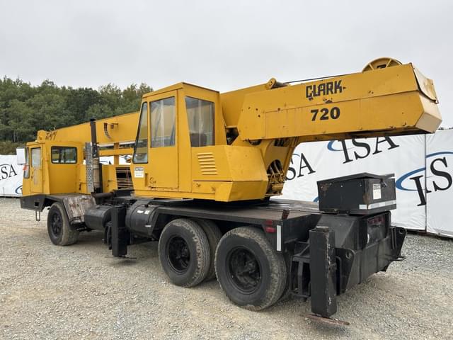 Image of Clark 720 equipment image 2