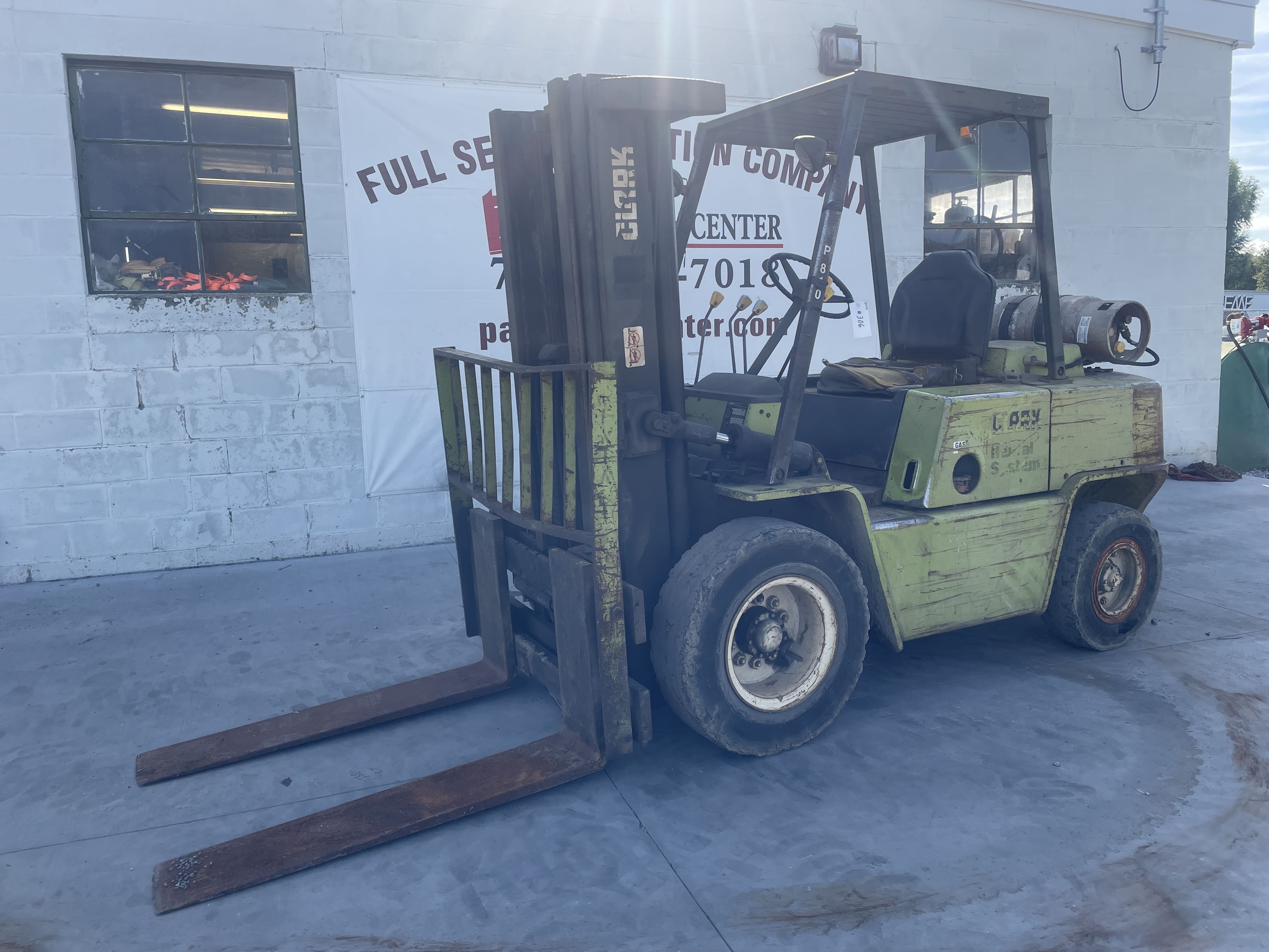 Clark C500YS80 Equipment Image0