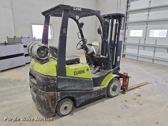 Image of Clark C25C equipment image 4