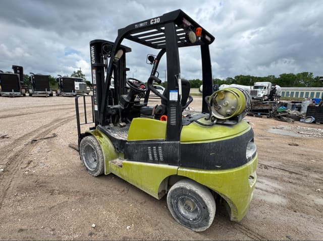 Image of Clark C30L equipment image 4