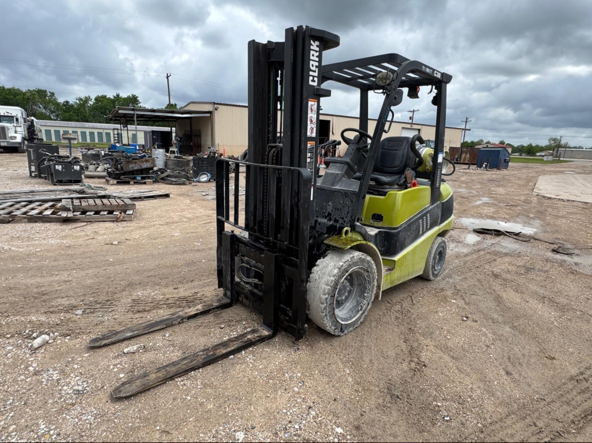 Clark C30L Equipment Image0