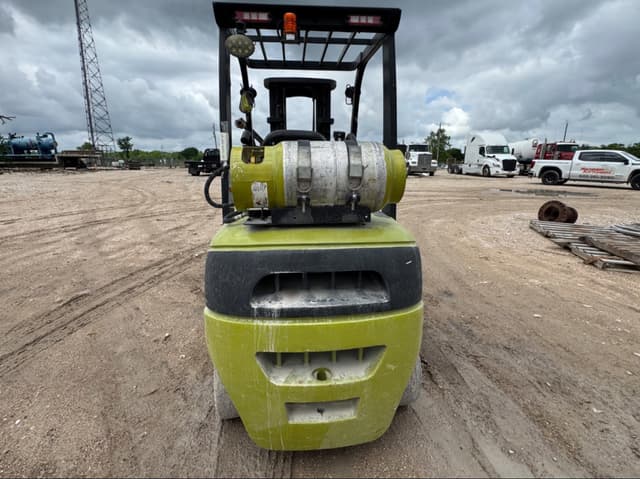 Image of Clark C30L equipment image 3