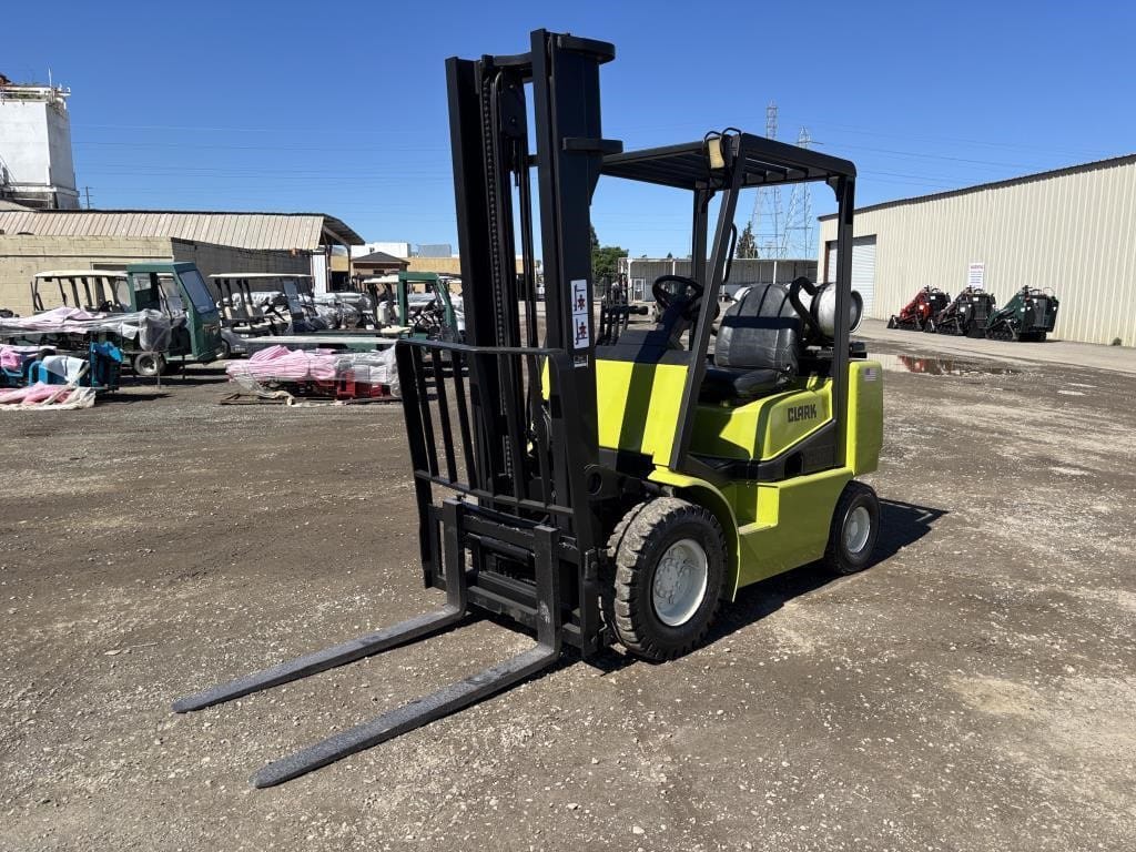 Clark CGP25 Equipment Image0