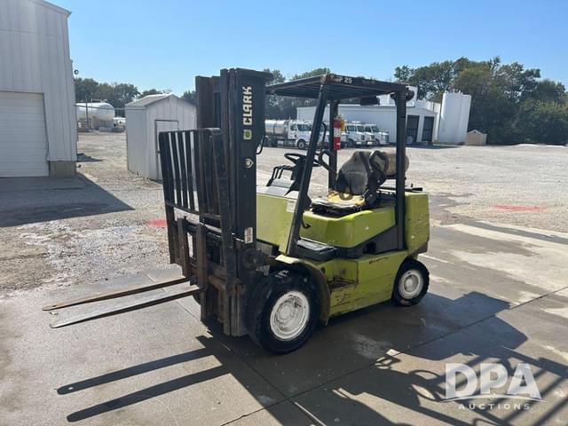 Image of Clark CGP25 equipment image 2