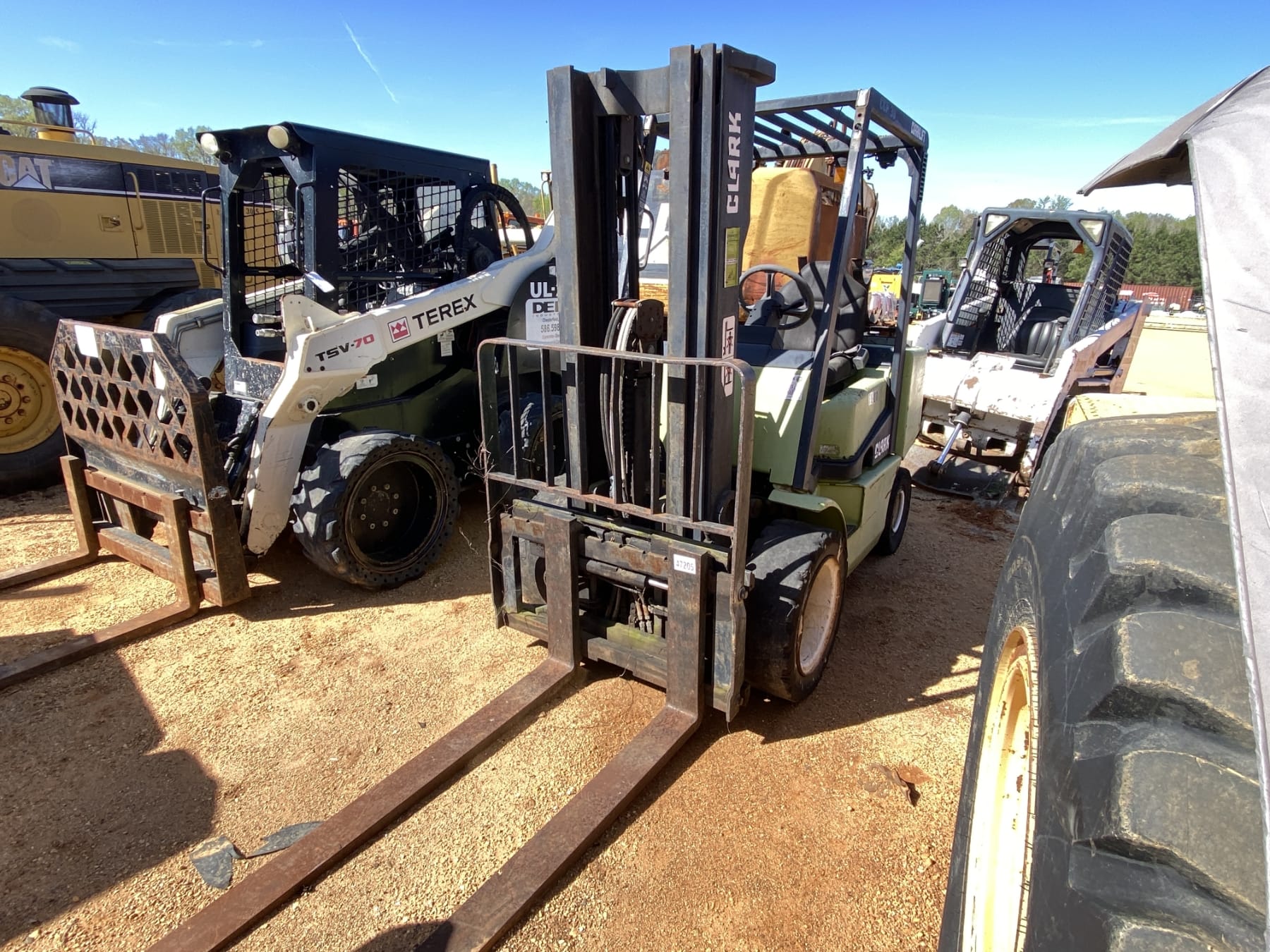 Clark CGP30 Equipment Image0