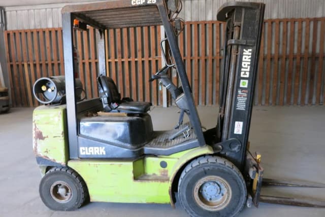 Image of Clark CGP25 equipment image 3