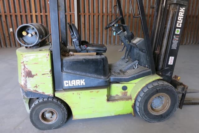 Image of Clark CGP25 equipment image 4