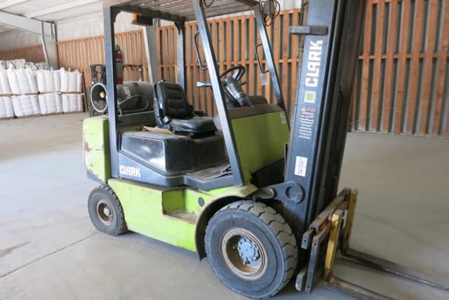 Image of Clark CGP25 equipment image 2