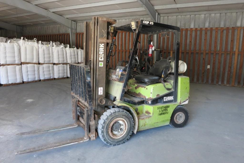 Clark CGP25 Equipment Image0