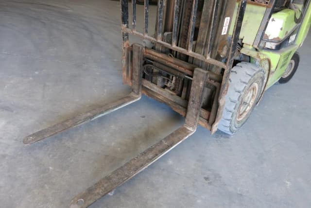 Image of Clark CGP25 equipment image 3