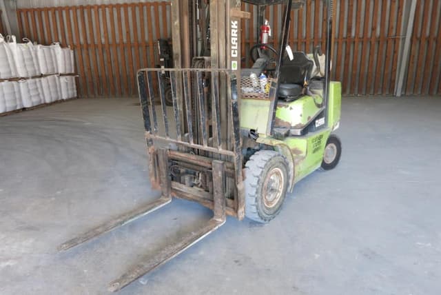 Image of Clark CGP25 equipment image 1
