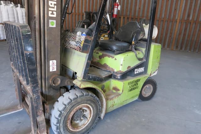 Image of Clark CGP25 equipment image 4