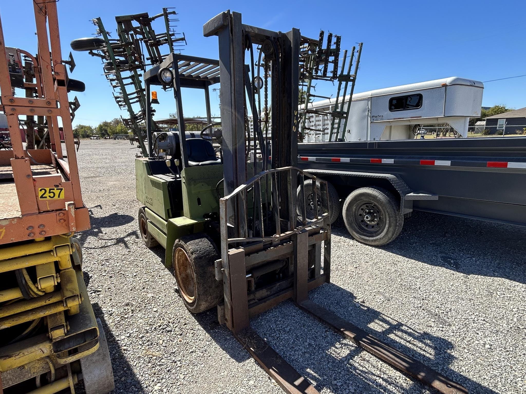 Clark GPX30 Equipment Image0