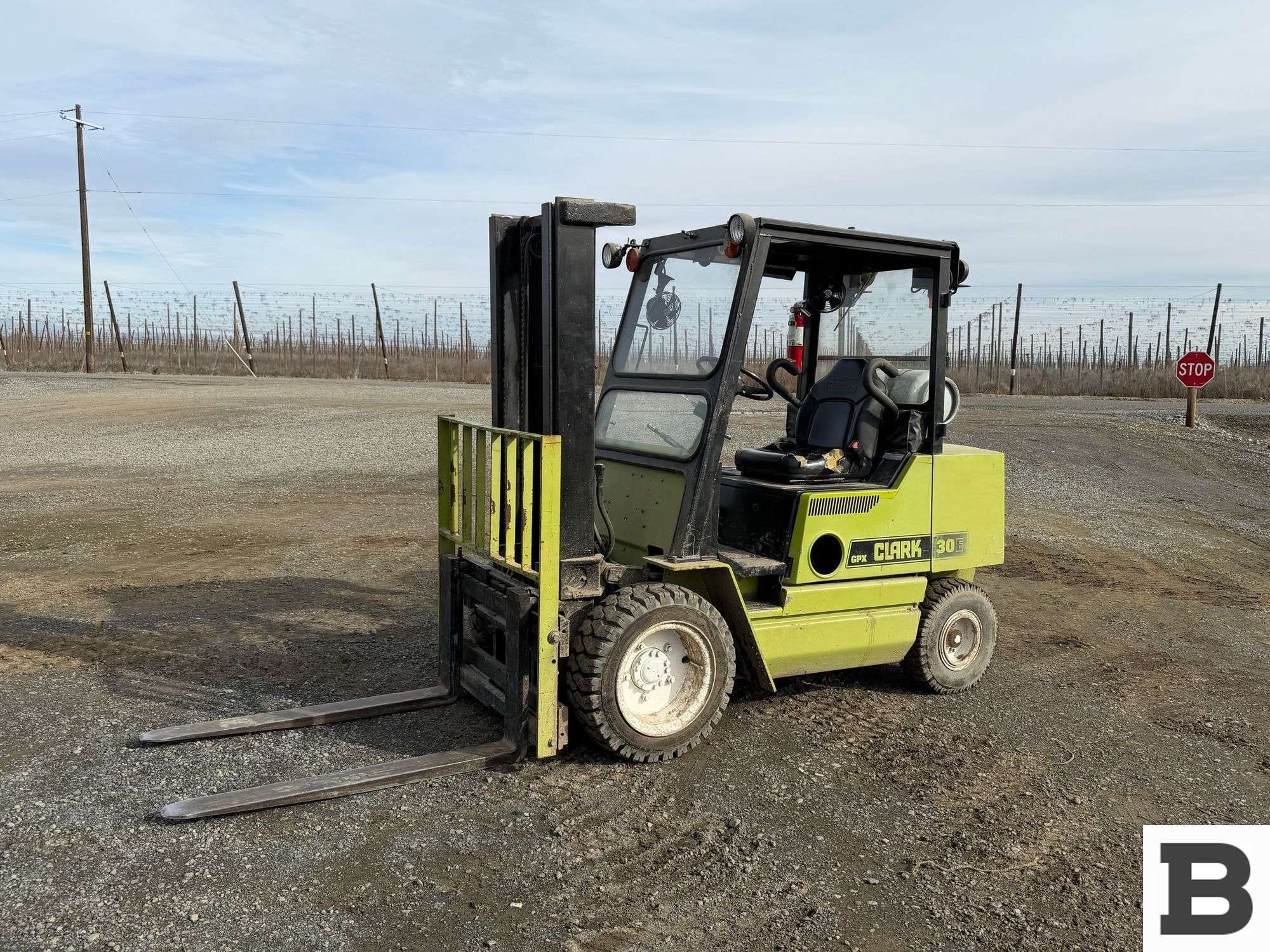 Clark GPX30E Equipment Image0