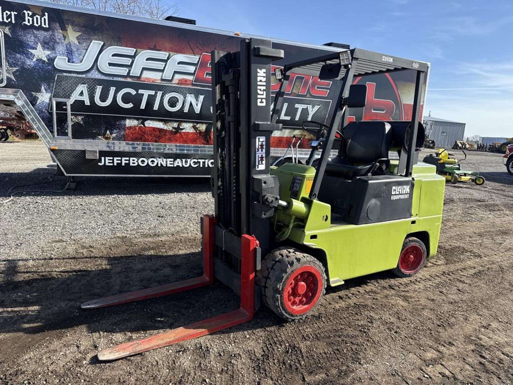 Clark C500-90 Equipment Image0