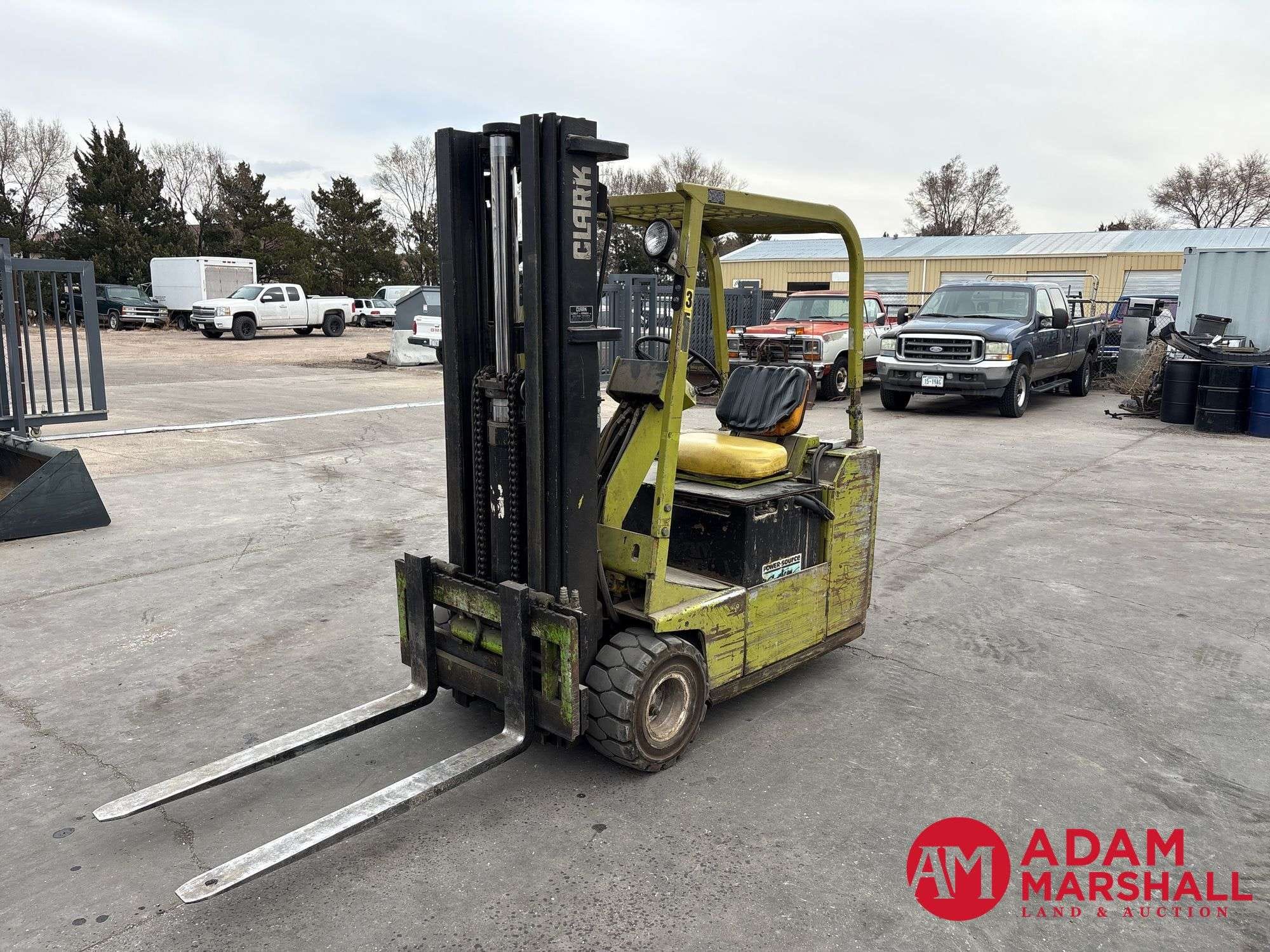 Clark TW40B Equipment Image0