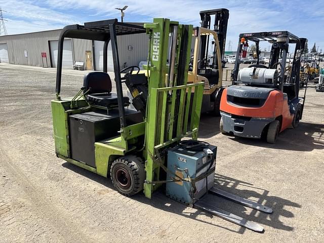 Image of Clark TW30B equipment image 1