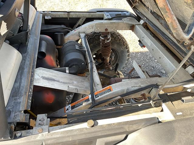 Image of Club Car Carryall 1700 equipment image 4
