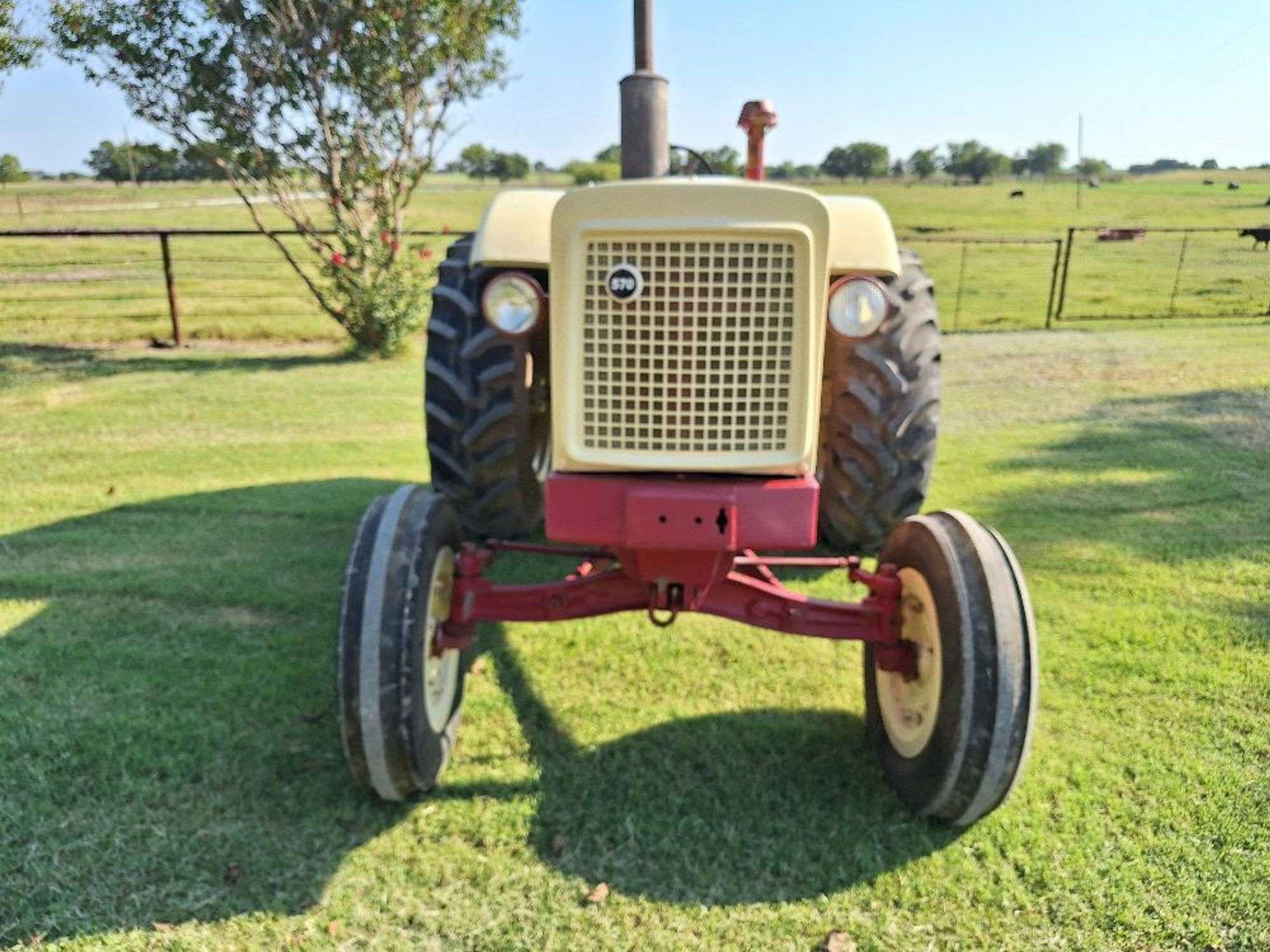 Cockshutt 570 Equipment Image0