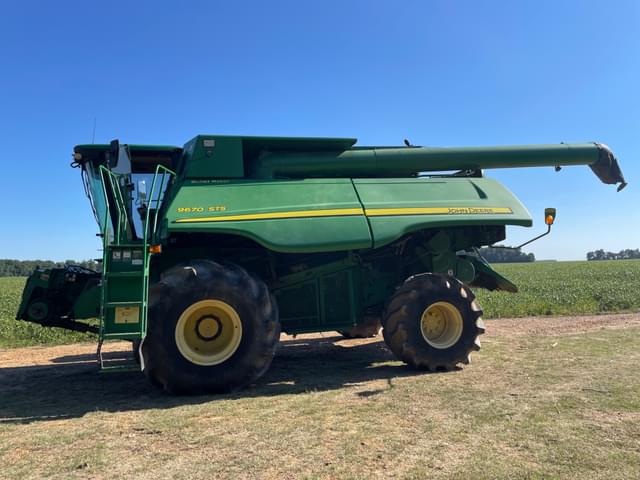 Image of John Deere 9670 STS equipment image 2
