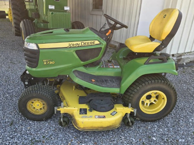 2019 John Deere X730 Equipment Image0
