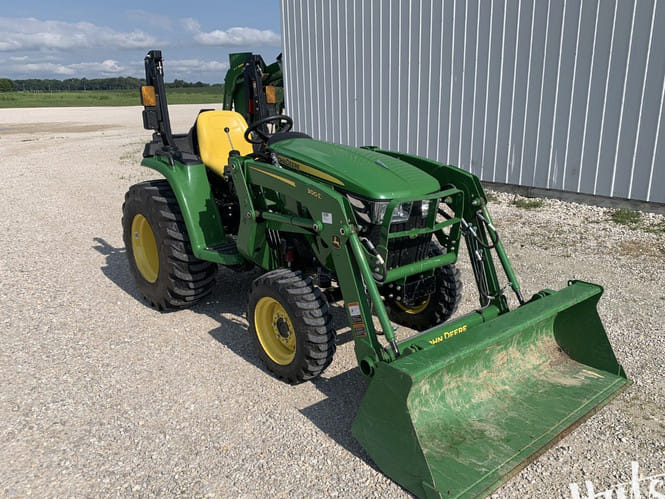 2023 John Deere 3032E Equipment Image0