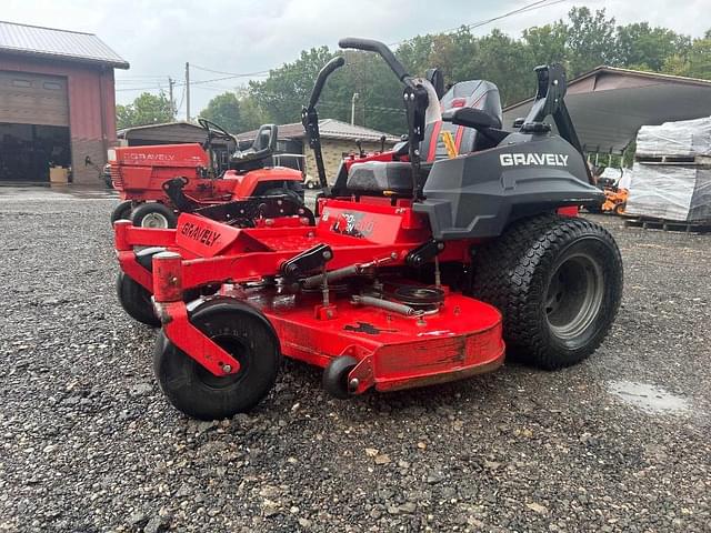 Image of Gravely Pro-Turn 260 equipment image 2