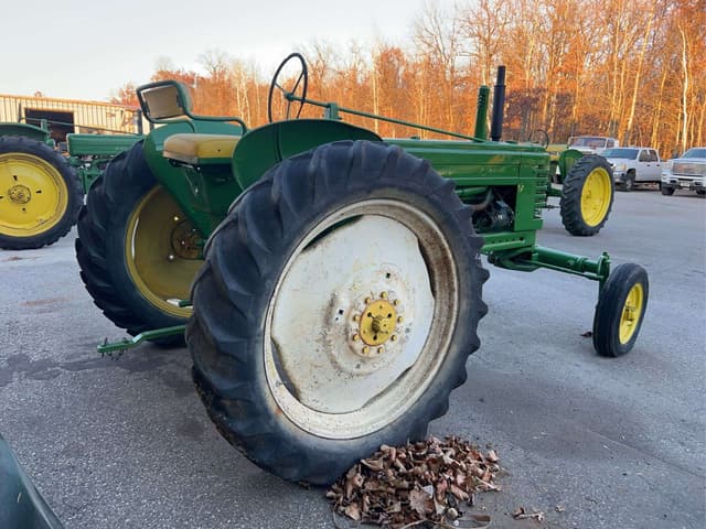 Image of John Deere 1950 equipment image 2