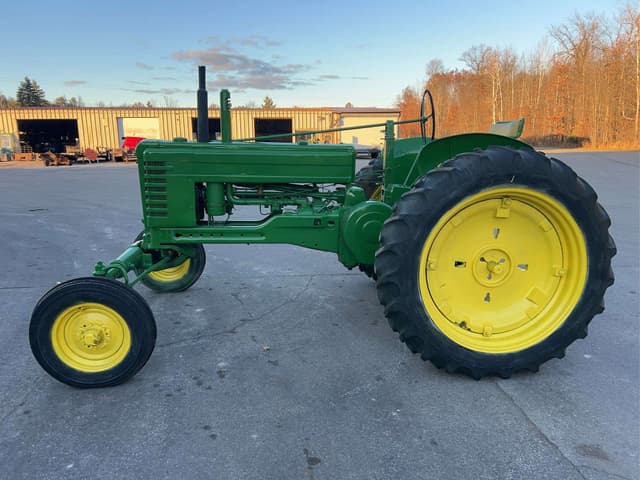 Image of John Deere 1950 equipment image 1